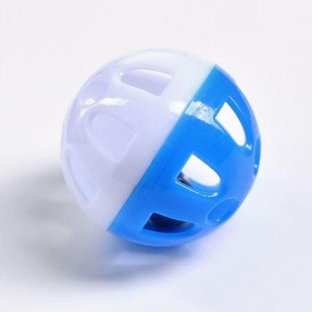шарик для кошек с бубенчиком "луна" 3,8см синий/белый, пижон